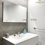 Tierra Wifi Free Private Bathroom , Town *